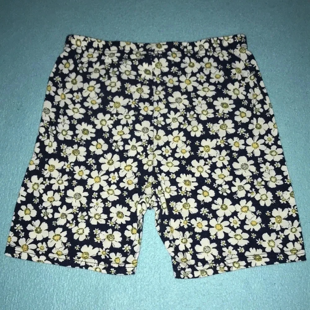 SHEIN floral daisy print pull on stretchy shorts size M Host Pick🎉🎉🎉